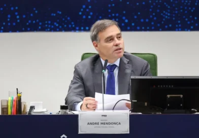Fachin determina Mendonça como relator de investigação de Flávio Bolsonaro no caso “Dark Horse”