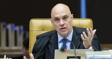 Moraes manda PGR opinar se arma de Bolsonaro em casa é falta grave na prisão domiciliar