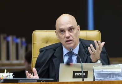 Moraes manda PGR opinar se arma de Bolsonaro em casa é falta grave na prisão domiciliar