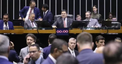 Bancadas do PL e do PT lideram assinaturas por pedidos de CPI do Master