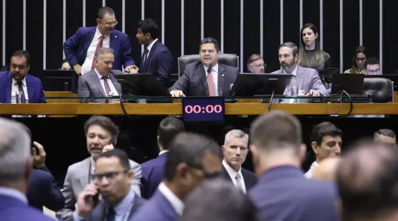 Bancadas do PL e do PT lideram assinaturas por pedidos de CPI do Master