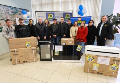 Prefeitura entrega prêmios do Valoriza Tapejara Digital e da Nota Fiscal Gaúcha