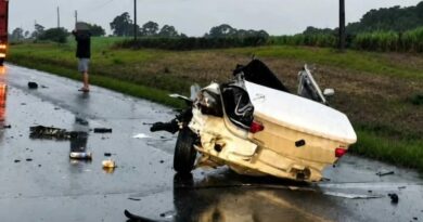 🚨 Quatro pessoas morrem e uma fica gravemente ferida em colisão entre carro e carreta na BR-470, em Campos Novos