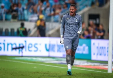 Grêmio encaminha saída de goleiro para clube português