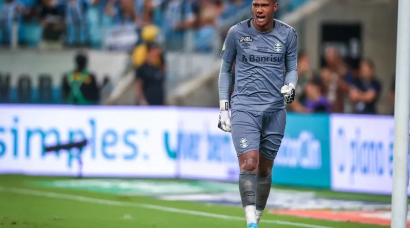 Grêmio encaminha saída de goleiro para clube português