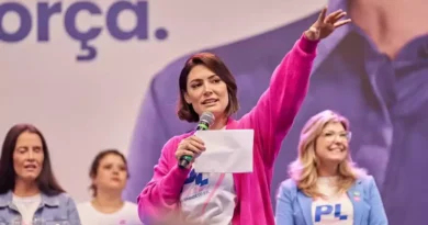 Michelle Bolsonaro anuncia saída do PL Mulher, após crise com Flávio