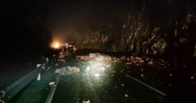 Queda de barreira bloqueou a BR-470 e provocou filas nos dois sentidos em Barracão