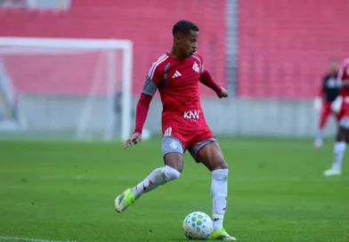 Pezzolano testa Vitinho como centroavante enquanto Inter busca reposição para Borré