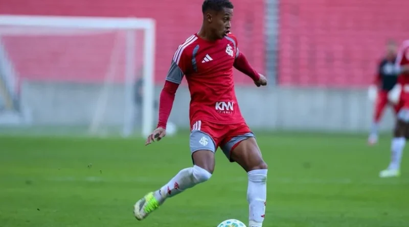 Pezzolano testa Vitinho como centroavante enquanto Inter busca reposição para Borré